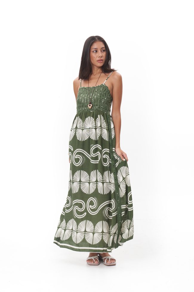 The Alira Maxi Dress features delicate shoulder straps, a softly shaped bodice, and a flowing skirt that moves with ease. Designed in a lightweight and breathable fabric, this dress offers effortless comfort and grace. It is the perfect dress for garden gatherings, sunlit afternoons, or seaside evenings.